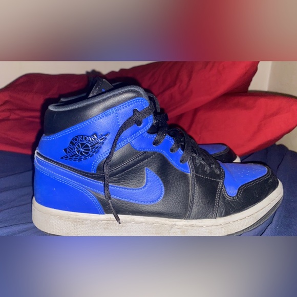 Air Jordan 1 Mid 'Hyper Royal - Picture 2 of 4
